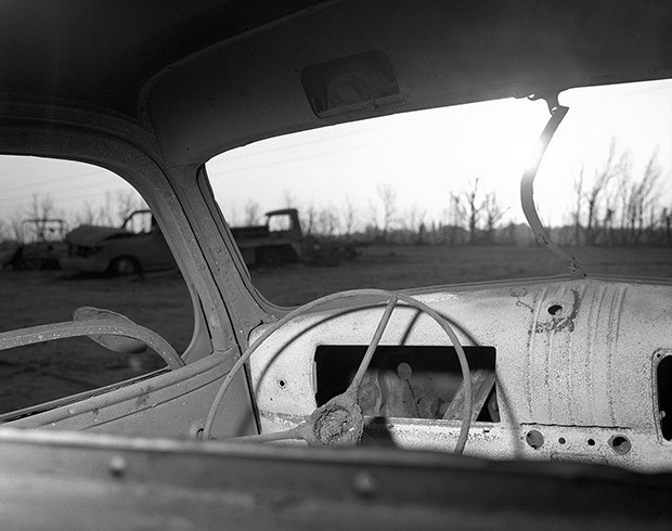 Dù phải lăn dưới nền sỏi nóng nhưng ông vẫn sống sót một cách thần kỳ. Trong xe tải là toàn bộ đồ vật có giá trị của gia đình ông: súng, trang sức, hộ chiếu và tiền mặt. Khẩu súng ngắn tự cướp cò khi chiếc xe bốc cháy. Phân tích kết luận rằng tốc độ gió trên đại lộ Buenaventura lúc bấy giờ là 220 – 270 km/h, và nhiệt độ đỉnh điểm vượt quá 1.400 độ C – nhiệt độ nóng chảy của thép. Nói cách khác, ông Bustillos đã sống sót khỏi cơn lốc xoáy trong lò lửa. 