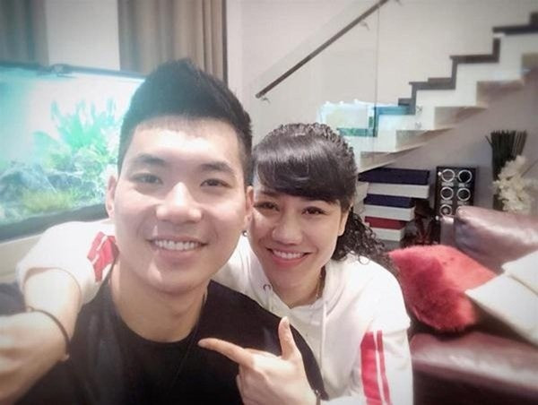 Cặp đôi vô tình hé lộ không gian sống qua những bức ảnh đăng tải trên trang cá nhân.