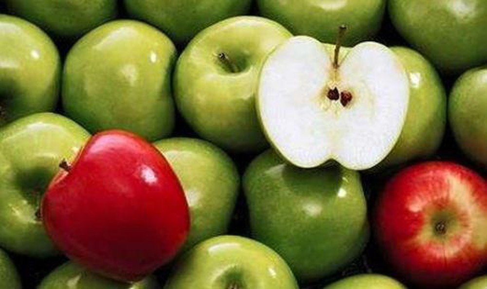 Ăn nhẹ với táo và hạt: Các loại hạt có thể kiểm soát mức độ tăng đường huyết sau khi ăn. Sự kết hợp chất béo lành mạnh, chất xơ và protein cùng nhau làm giảm mức đường huyết.