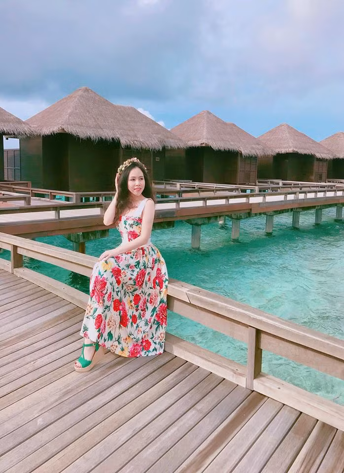 Diễn viên nữ Trương Phương sinh năm 1987 tại Hà Nội, cô từng được mệnh danh là "diễn viên nữ lùn nhất việt Nam" bởi cô chỉ cao 1m51. Dù sở hữu chiều cao rất khiêm tốn, cô vẫn thường xuyên tự tin với những kiểu váy dáng dài. 