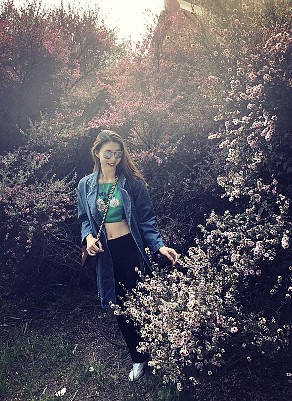 Cách phối trang phục của người mẫu Ngọc Quyên vừa gợi cảm vừa cá tính.