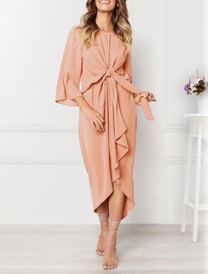 Người phụ nữ này nhiều lần mua quần áo trên mạng và nhận được sản phầm không hề giống với món đồ mình chọn về chiều dài, chiều rộng, hình dáng, chất liệu và lẫn cả thiết kế. Bộ quần áo, được quảng cáo là những loại vải xịn như vải lanh, lụa hoặc bông, hóa ra lại được làm bằng vải tổng hợp rẻ nhất có thể.