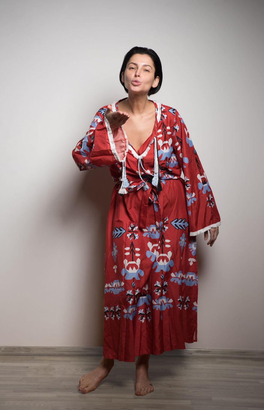 Sự thật là cô ấy nhận được chiếc váy khác hẳn về màu sắc và chất liệu.