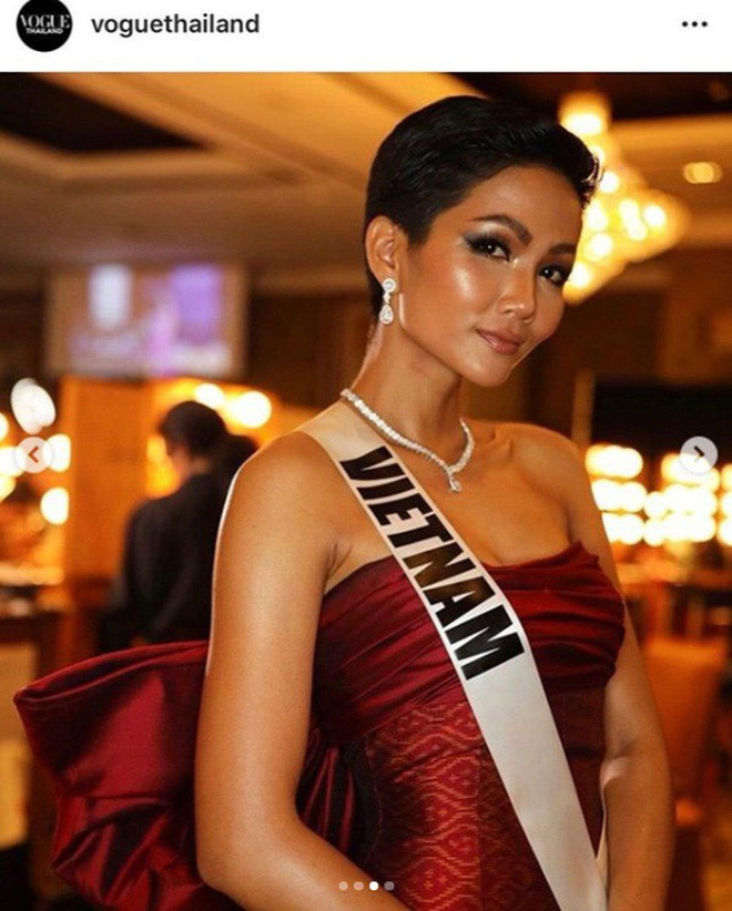 Việc chuẩn bị trang phục cho cuộc thi được H’Hen Niê chăm chút và đầu tư một cách hoành tráng.