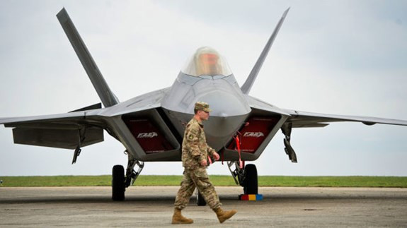 F-22 Raptor: Con bai doi pho S-300 cua My tai Syria?