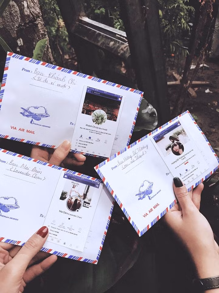 Anh dinh kem phong bi mung dam cuoi xua roi, anh Facebook gio len ngoi