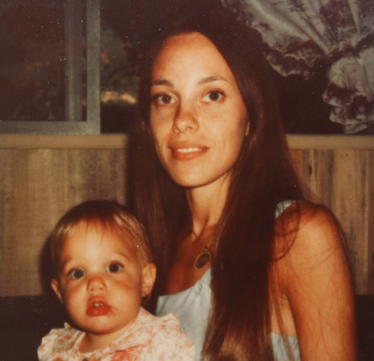 Bệnh ung thư vú: Nếu mẹ mắc ung thư vú thì con gái họ có nguy cơ cao mắc bệnh này. Tuy nhiên, các nhà khoa học cho rằng không phải tất cả các đột biến gen đều dẫn đến ung thư nên bạn cũng không cần quá lo lắng. Ảnh: BS.