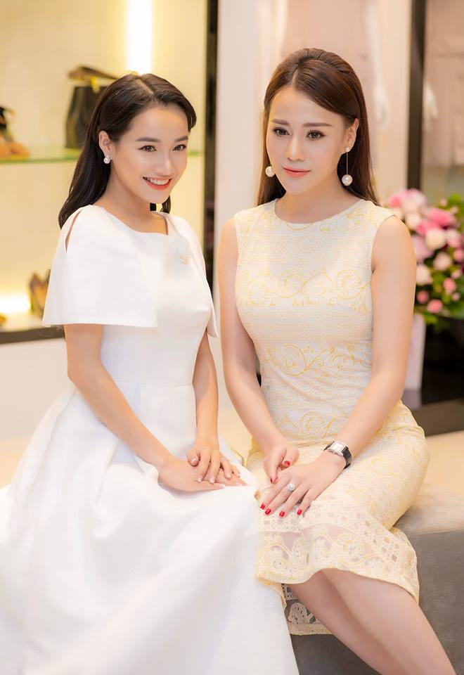 Phương Oanh xinh đẹp dịu dàng trong chiếc váy vàng.