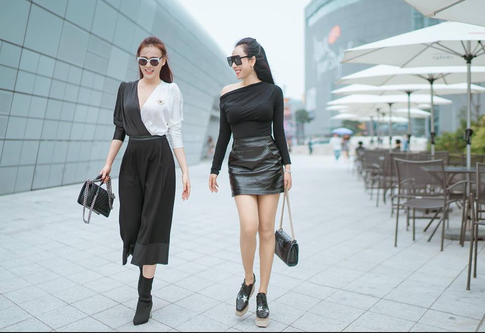 Nữ diễn viên có gu thời trang sang chảnh, trẻ trung và năng động.