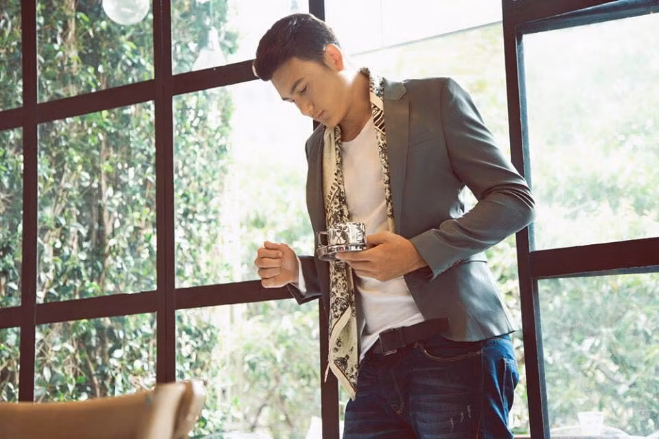  Phong cách thời trang cực ngầu của chàng thủ môn lai Tây khiến bao cô gái mê mẩn.