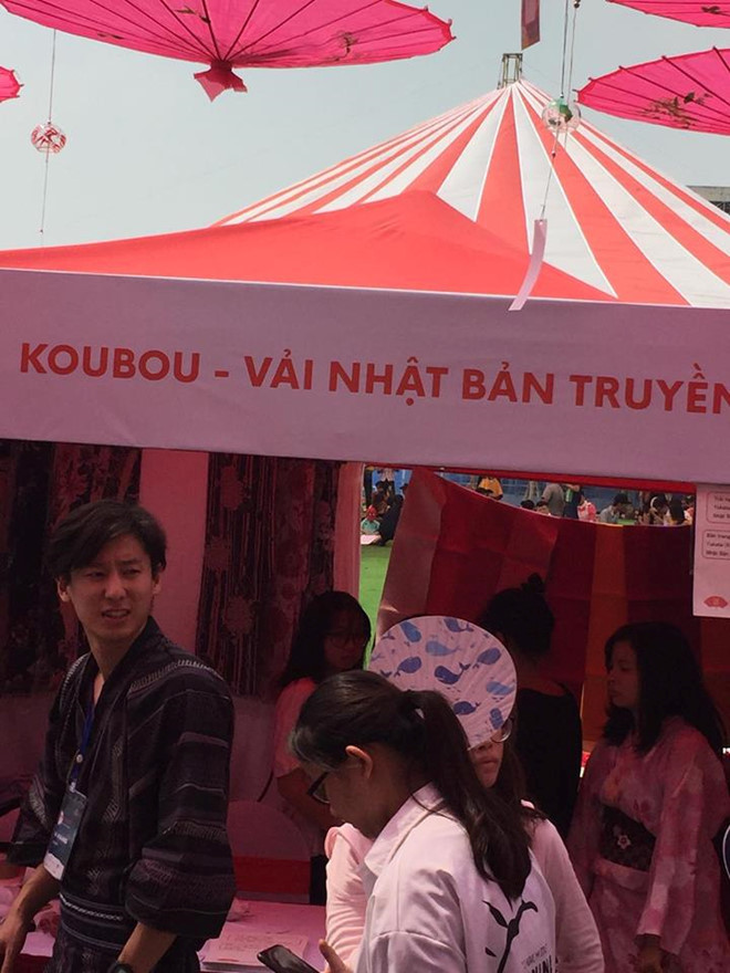 9X Nhat Ban dien trai, bi chup len vi giong Rocker Nguyen