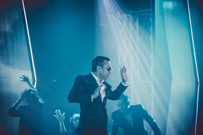 Pho TGD U60 VPBank nhay dieu luyen gay choang-Hinh-2