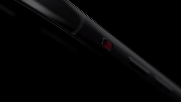 Nút gạt Silent (bật/tắt âm) quen thuộc cũng được đổi mới. Theo đó, thiết kế nằm ngang của nút gạt Silent được thay thế bằng cơ chế dọc, với nút gạt hình tròn.