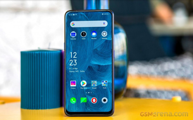  2. Oppo F11 ProGiá bán: 8,49 triệu đồng Không thể không nhắc tới Oppo F11 Pro trong danh sách này. Bên cạnh Samsung, điện thoại tầm trung của Oppo cũng hết sức được ưa chuộng tại thị trường Việt Nam. Đáng chú ý hơn, đây còn là chiếc smartphone có thiết kế toàn màn hình, camera trước 16MP có thiết kế đẩy lên linh hoạt. Trải nghiệm này mang tới cảm giác vô cùng cao cấp tới người dùng. Chưa hết, điện thoại cũng thừa khả năng chơi game nặng nhờ phần cứng mạnh mẽ: chip xử lý Helio P70; RAM 6GB; bộ nhớ trong 64GB và pin 4000 mAh. Ở phía sau, thiết bị có cụm camera sau kép 48MP + 5MP, hỗ trợ chụp ảnh chân dung đẹp tuyệt đình.