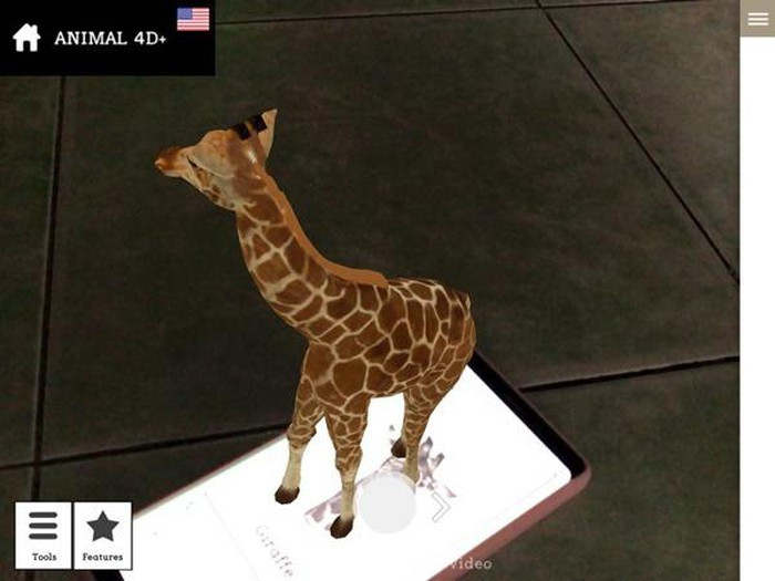 Augmented Reality (AR) công nghệ tương tác thực tế ảo hay thực tế tăng cường, là công nghệ đặt một lớp hình ảnh do máy tính tạo ra lên trên hiện trạng thực tế, nó thêm nội dung, thông tin và người ta có thể tương tác với nó.