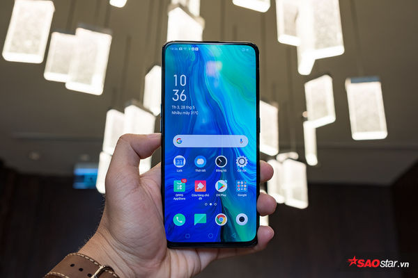 Tỉ lệ màn hình hiển thị so với toàn bộ mặt trước của OPPO Reno đạt 93,1%, các viền của màn hình đều được tối ưu khá mỏng, phần cằm của máy cũng được gọt gọn còn 3,5mm.