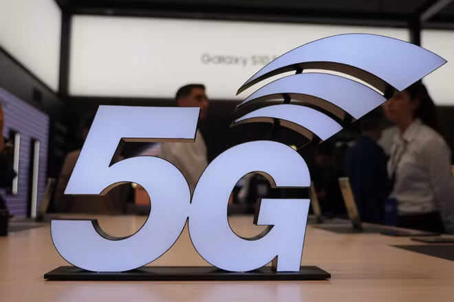 5G thực sự đã có mặt. Mặc dù chưa phổ biến nhưng trong những tháng tới, con người sẽ nghe nhiều hơn về những tiến bộ trong lĩnh vực này: tốc độ nhanh hơn, công suất lớn hơn và các ứng dụng mới được tạo ra bởi 5G. Tất cả chỉ là vấn đề thời gian khi sóng 5G bao phủ tất cả. Tất nhiên, công nghệ 5G không có tác dụng nếu không có phần cứng để khai thác. Thiết bị gần gũi và phổ biến nhất có lẽ là smartphone. Dưới đây là những mẫu smartphone 5G đã và sẽ xuất hiện trong năm nay.