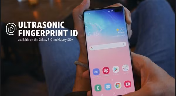  Cảm biến vân tay trên màn hình Apple là công ty “khởi xướng” trảo lưu cảm biến vân tay trên điện thoại với iPhone nhưng giờ lại tỏ ra hụt hơi với nó. Apple “khai tử” TouchID trên di động của mình từ năm 2017 với iPhone X và thay thế bằng FaceID. Thế nhưng, nhiều smartphone hiện nay vừa có công nghệ nhận diện khuôn mặt vừa có khả năng đọc vân tay bằng cảm biến bên dưới màn hình. Mặc dù FaceID rất tiện dụng, không ít người dùng vẫn mong muốn TouchID trở lại trên iPhone với công nghệ nói trên.