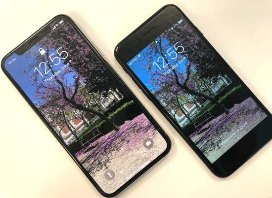 iPhone 8 cũng nhanh như iPhone X và có thể chạy tất cả các ứng dụng tương tự: Không thể phủ nhận iPhone X là một chiếc điện thoại mạnh mẽ, nhưng iPhone 8 cũng không hề thua kém, vì Apple đều trang bị cho cả hai máy con chip A11.