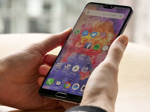 4. Dù ra mắt năm ngoái nhưng Huawei P20 Pro vẫn là một trong những điện thoại tỏa sáng ở thời điểm này. Huawei đã và đang gặt hái được thành công lớn từ P20 Pro với 3 mô-đun ảnh đầu tiên trên thế giới, độ phân giải lý tưởng và hiệu suất tuyệt vời. Note 9 cũng được trang bị khả năng quay phim Super Slow Motion giúp người dùng ghi lại những khoảnh khắc đáng nhớ trong cuộc sống.