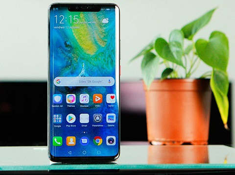5. Phát hành vào cuối năm ngoái, Huawei Mate 20 và Mate 20 Pro là hai smartphone cao cấp vô cùng đa năng. Cả hai đều sở hữu 3 mô-đun ảnh tuyệt vời, tuổi thọ pin đáng nể và và hiệu suất mạnh mẽ. Riêng Mate 20 Pro nổi trội với màn hình cong ở hai bên và công nghệ OLED.