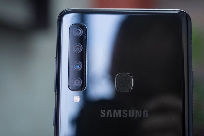 Camera trước của Galaxy Note 10 và phiên bản Note 10 5G sẽ sử dụng cùng loại với Galaxy S10 phát hành hồi đầu năm, tức là có 1 cảm biến 10 megapixel.