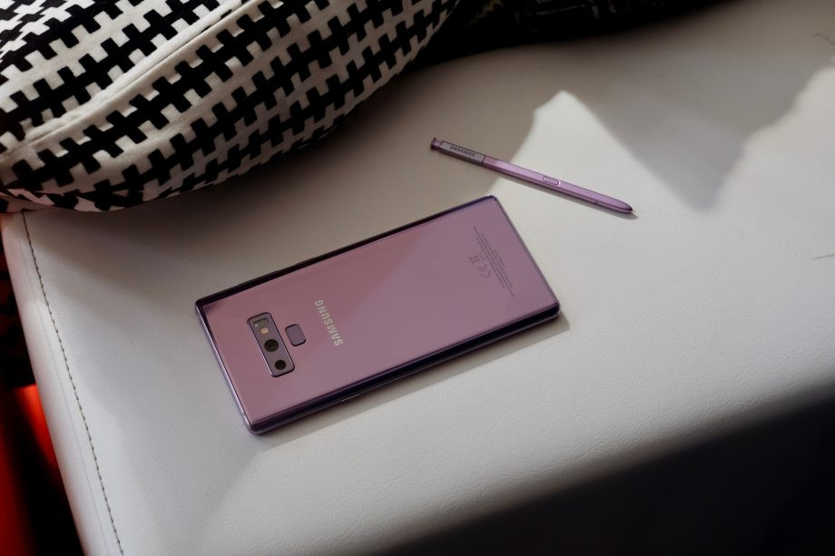 Còn Note 10 Pro sẽ bổ sung thêm một cảm biến 8 megapixel nữa để giúp người dùng chụp ảnh chân dung tốt hơn.