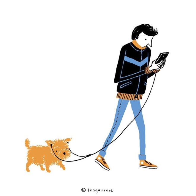 Với nhiều người, việc dắt thú cưng dạo chơi chỉ là cái cớ thay đổi địa điểm để tiếp tục lướt smartphone. Đi dạo mà họ cũng chỉ chăm chú nhìn vào màn hình điện thoại, bận trả lời tin nhắn và bình luận những sự kiện hot trên mạng.