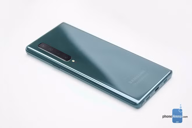 Ngoai hinh Galaxy Note 10 gay tranh cai ra sao?-Hinh-2