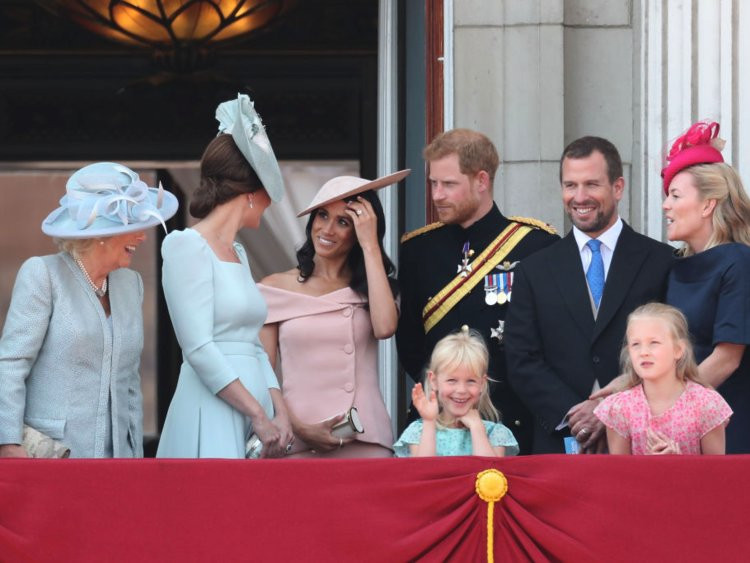 Công nương mới xuất hiện lần đầu tiên trên ban công Buckingham Palace.