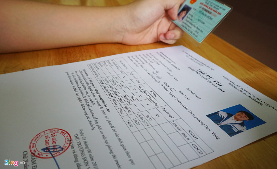 Tất cả thí sinh dự thi THPT quốc gia phải mang theo chứng minh thư nhân dân hoặc thẻ căn cước công dân để đối chiếu khi vào phòng thi.