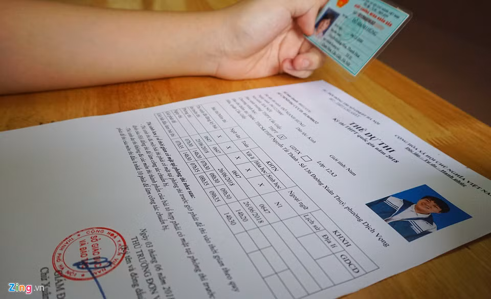 Tất cả thí sinh dự thi THPT quốc gia phải mang theo chứng minh thư nhân dân hoặc thẻ căn cước công dân để đối chiếu khi vào phòng thi.