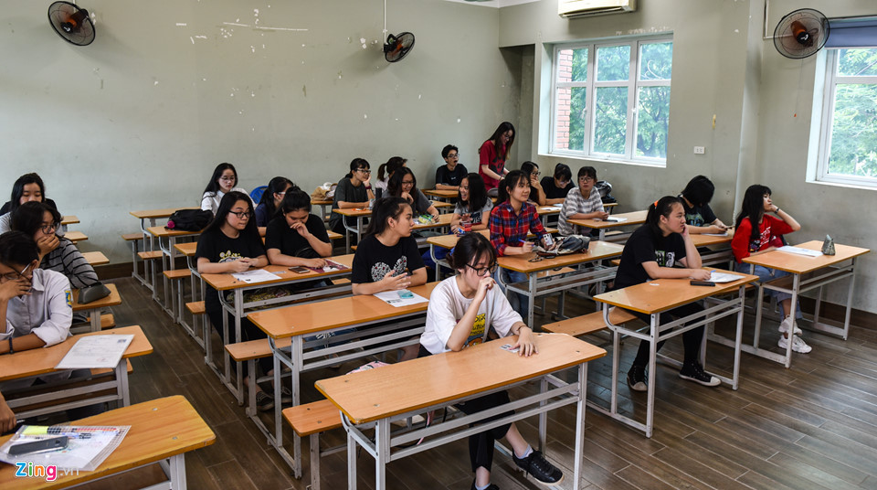 Sáng mai, 25/6, các em làm bài thi môn Ngữ văn. Đây là môn duy nhất thi bằng hình thức tự luận, thời gian làm bài 120 phút.