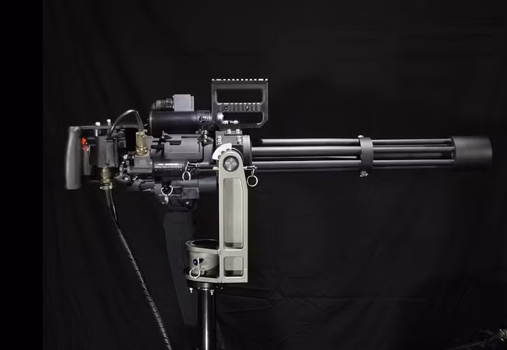 Với tính ưu việt của tổ hợp vũ khí DWS, lực lượng Thủy quân Lục chiến Mỹ đã quyết định mua trên 50 hệ thống trang bị cho những máy bay vận tải, trực thăng quân sự đang làm nhiệm vụ tại Trung Đông.