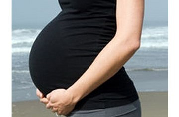 Trường hợp mang thai này rất hiếm với tỷ lệ rất thấp. Bác sĩ vẫn khuyên các bà mẹ, dù là mang thai đôi hay mang hai thai nhi cùng lúc như bà mẹ vừa kể, thì vẫn cần chăm sóc thai kỳ thật tốt để em bé trong bụng phát triển tối ưu.