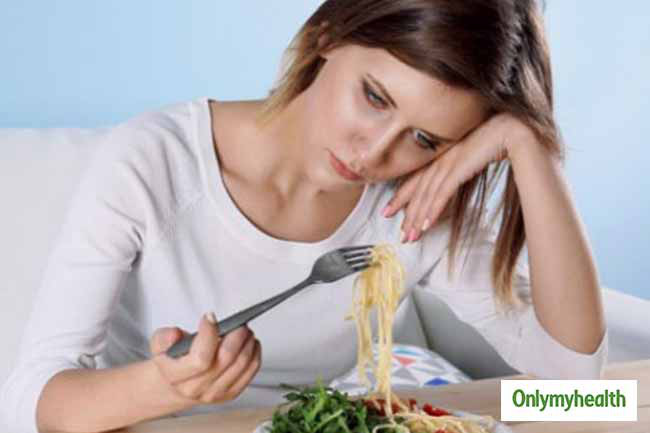 Cảm giác no: U nang chiếm một phần thể tích trong ổ bụng, khiến bạn có cảm giác no, nặng bụng dưới. Bạn sẽ khó cảm thấy đói.