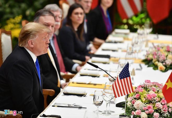 Ong Donald Trump thuong thuc cha ca, nem Ha Noi