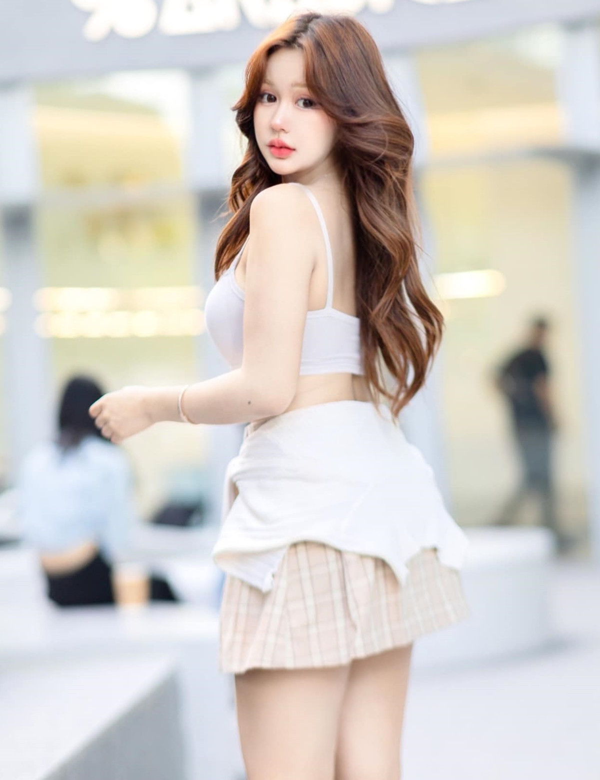 Gu thời trang của Nol Lanee cũng được đánh giá cao, đa số mọi người đều tán dương hot girl vì cô nàng phối đồ rất tôn dáng.