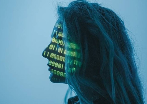 Hang loat be gai bi ban hoc dung AI che anh nong tong tien