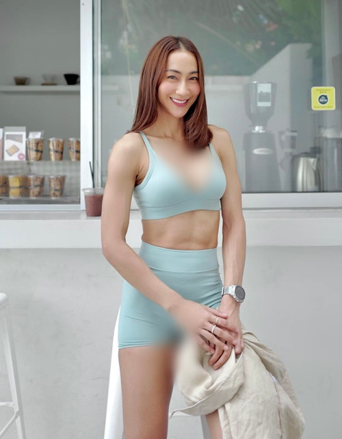 Mới đây, những hình ảnh một hot girl diện đồ tập bó sát, ngắn, khoe triệt để đường cong cơ thể và cơ bụng 6 múi gây xôn xao dư luận.