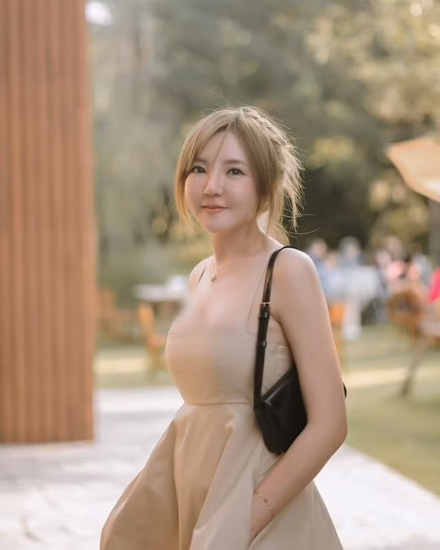 Được biết, Kanoktip Tummanon là hot girl rất năng động, từ một người mẫu, cô nàng đã bước vào lĩnh vực kinh doanh thời trang.