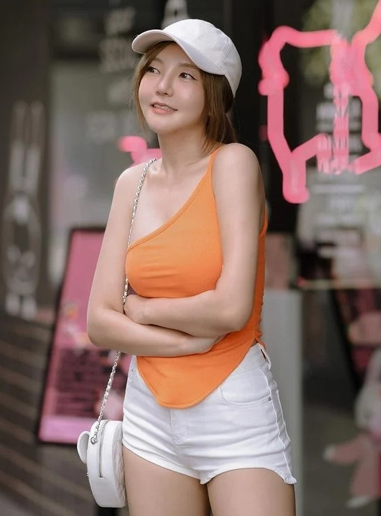  Hot girl Kanoktip Tummanon, người Thái Lan, nổi tiếng với nhan sắc dễ thương và sự đa tài của mình. (Nguồn ảnh: IG)