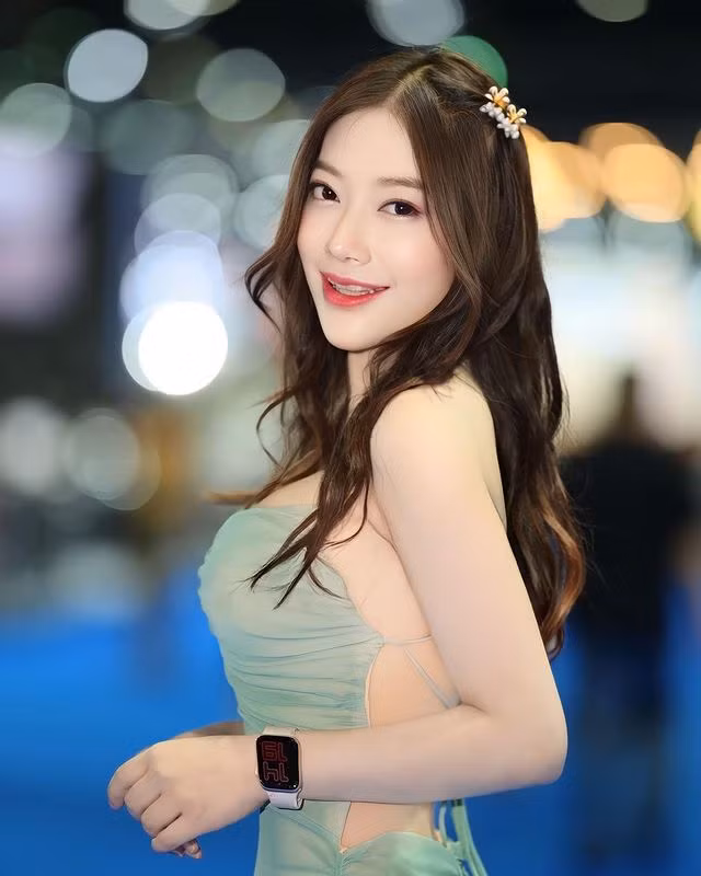 Narisara Stang, người Thái Lan, là một trong những hot girl đang nhận được sự chú ý của cộng đồng mạng nhờ gương mặt xinh đẹp, làn da trắng sứ và thân hình siêu gợi cảm. (Nguồn ảnh: IG)