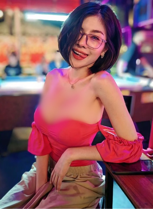 Trang phục của Warunee Punsin bị đa số mọi người đánh giá là phản cảm.