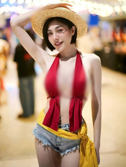 Mới đây, sự xuất hiện của hot girl xinh đẹp Warunee Punsin, người Thái Lan, trong trang phục cosplay nhân vật Luffy trong seri truyện tranh One Piece gây xôn xao cộng đồng mạng. (Nguồn ảnh: IG)