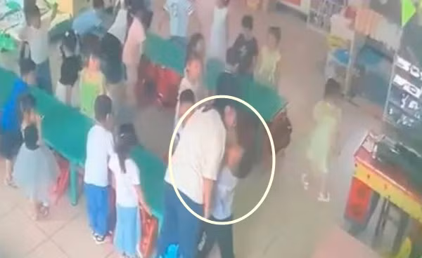 Con “khoe” không bị cô giáo đánh, mẹ phát hiện chuyện đau lòng Con “khoe” khong bi co giao danh, me phat hien chuyen dau long