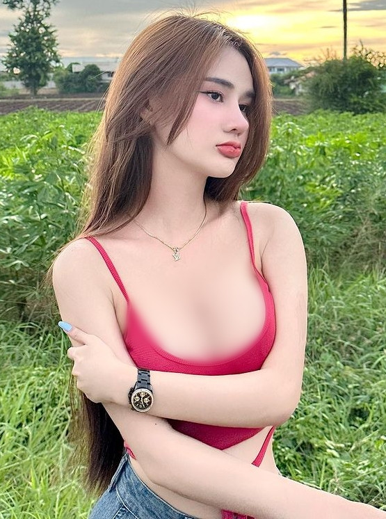 Mới đây, những hình ảnh một hot girl xinh đẹp gợi cảm khoe nhan sắc bên vườn sắn đang thu hút đông đảo sự quan tâm, chú ý của dư luận. (Nguồn ảnh: IG)