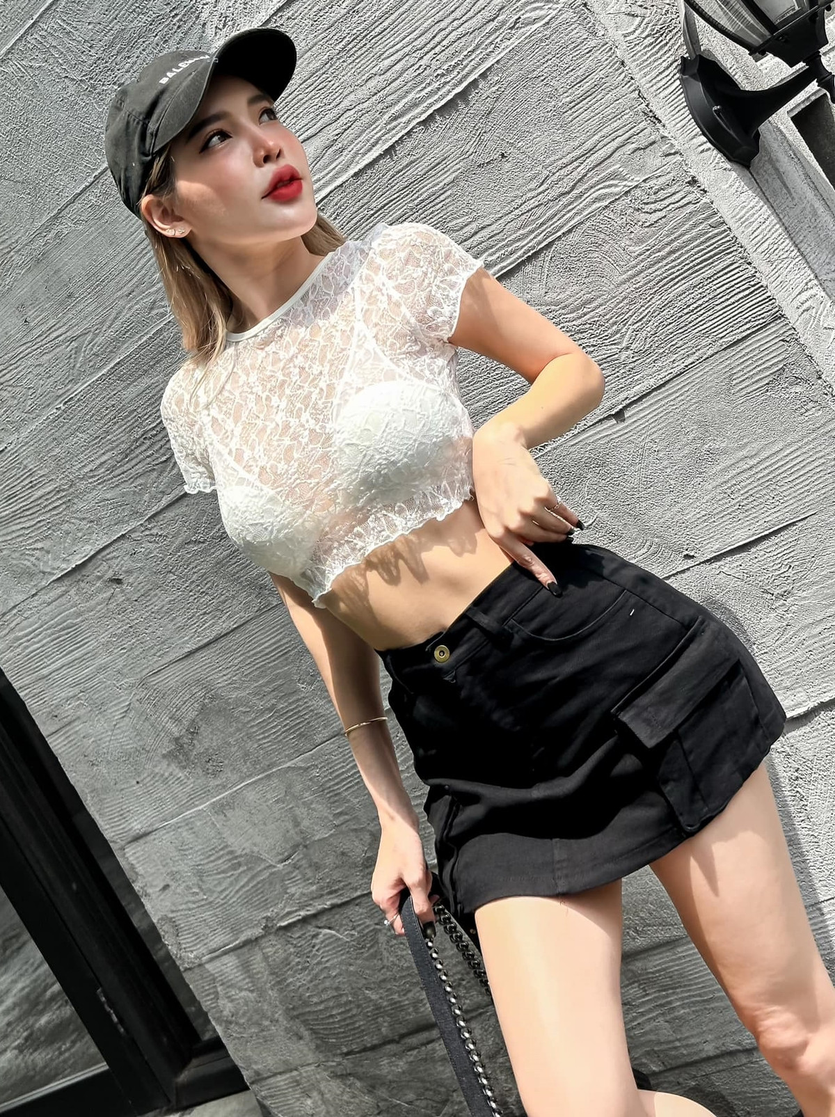 Theo tìm hiểu, hot girl Chernas Rutthanasarin hiện đang sinh sống và làm việc tại Bangkok, Thái Lan.