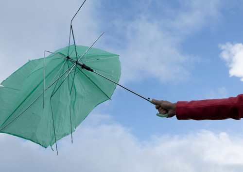 Cam o nhay tu tang 26 xuong, be trai song sot than ky