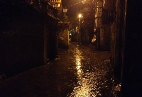 Di qua ngo vang sang som, nu sinh dai hoc gap chuyen dau long